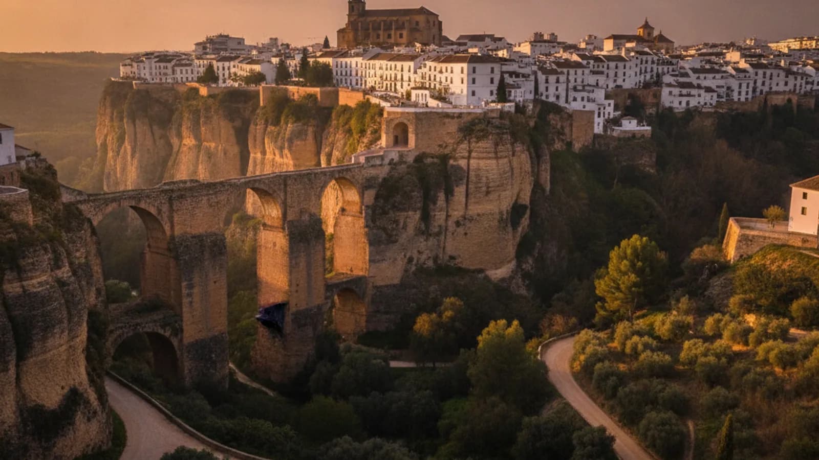 Juego de pistas en Arcos de la Frontera: Arcos en la Mirada del Halcón: Crónicas del Balcón del Guadalete